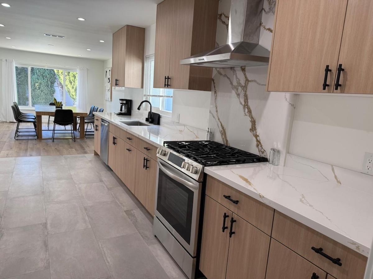 House With Pool In Prime Location - 10 Mins To Universal * Los Angeles